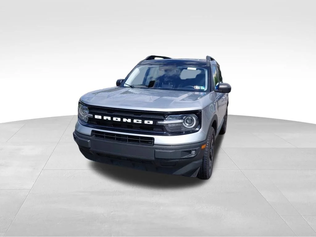 Used 2023 Silver Metallic Ford Outer Banks image 2