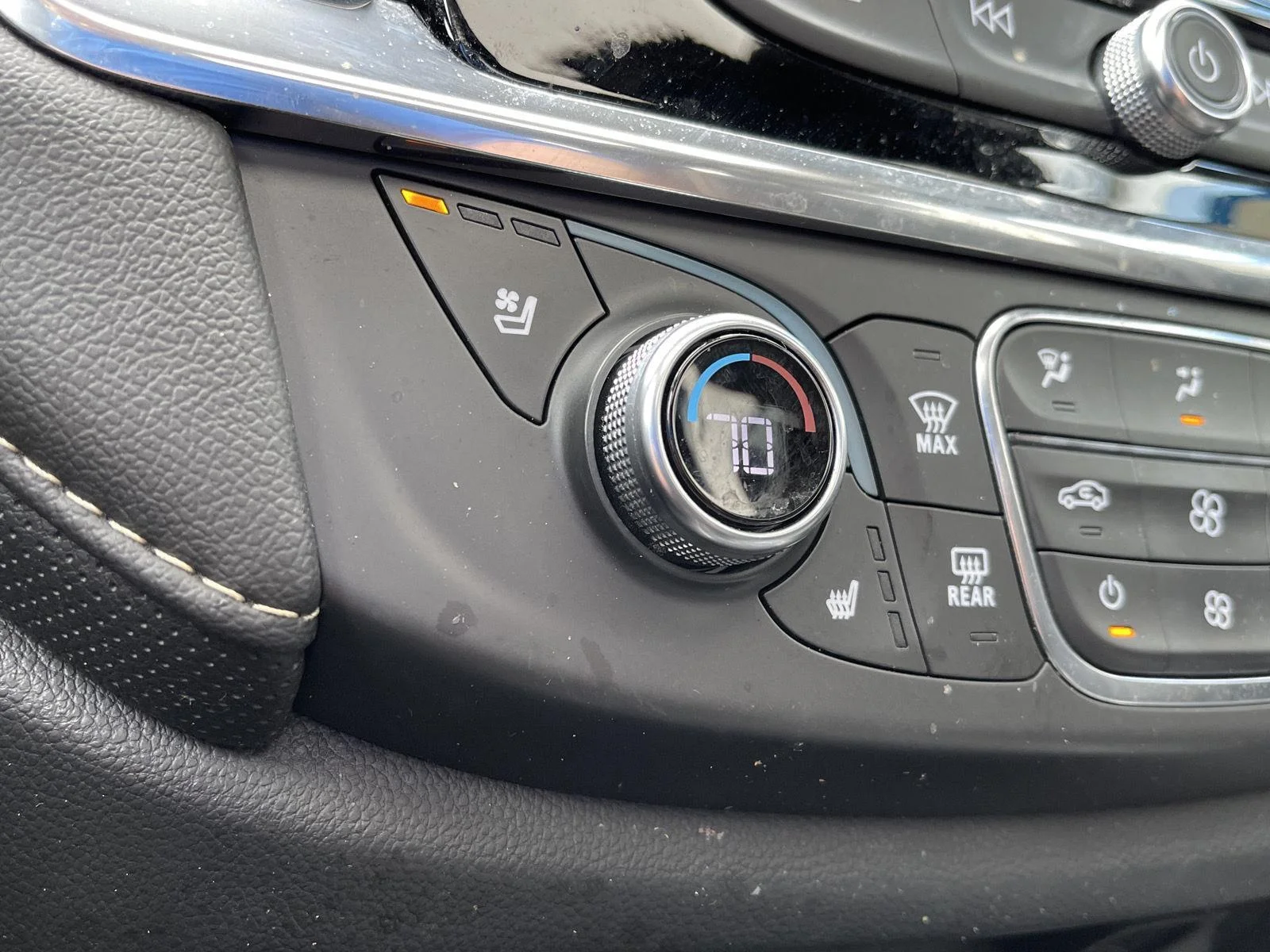 Used 2023 Iridescent Pearl Tricoat Chevrolet Premier image 34