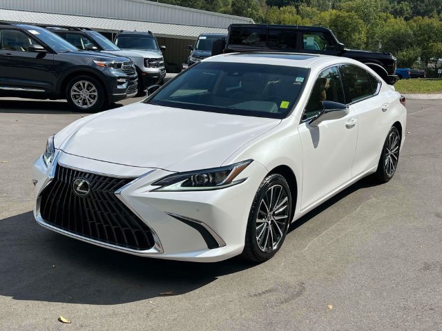 Used 2024 White Lexus 350 image 7