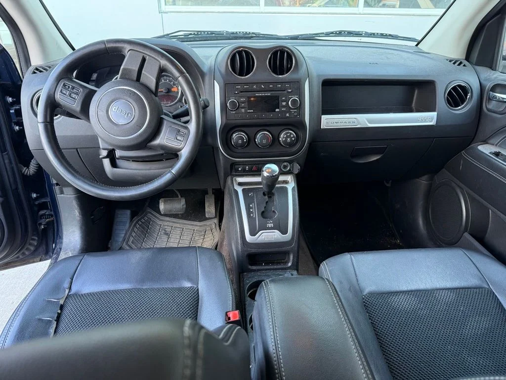 Used 2014 Blue Jeep Latitude image 6