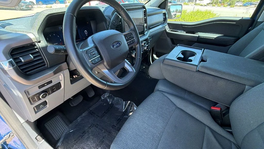 Used 2025 Blue Metallic Ford XLT image 10