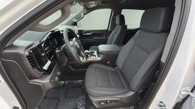 Used 2025 Summit White Chevrolet RST image 19