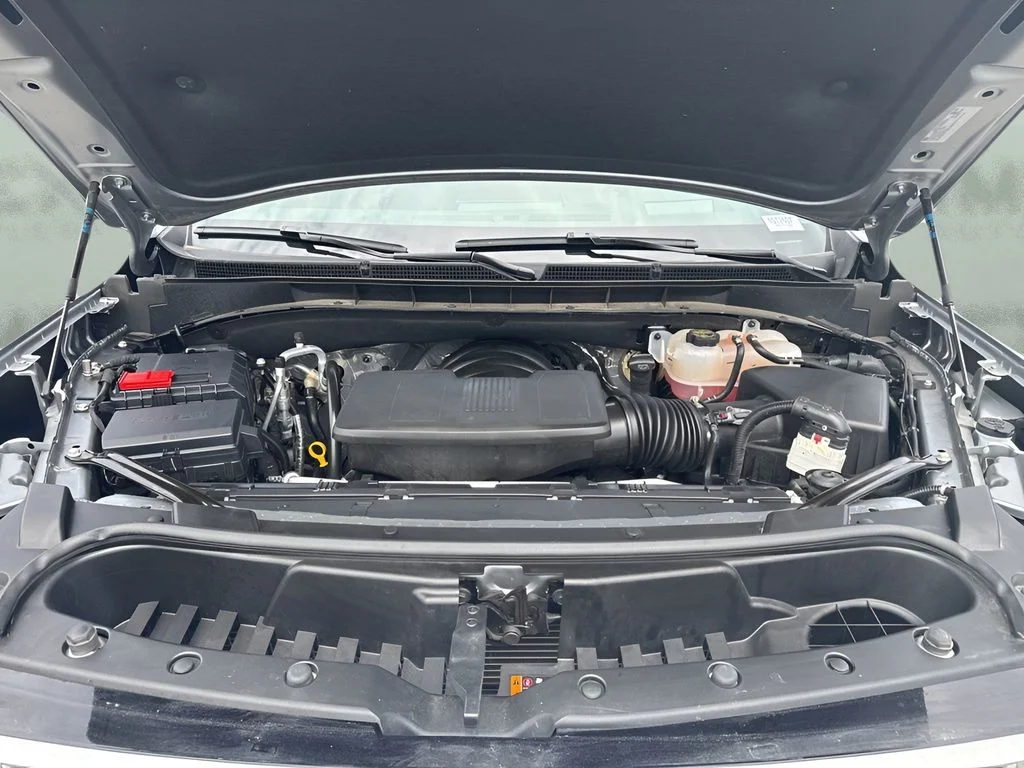 Used 2025 Silver GMC Denali image 30