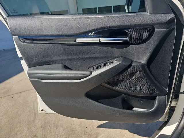 Used 2023 White Kia S image 26