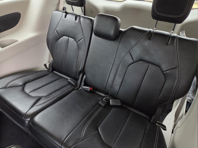 Used 2024 Red Chrysler Touring L image 33