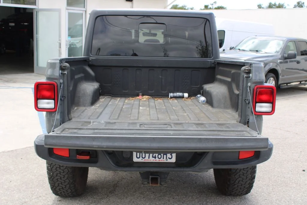 Used 2021 Gray Jeep Sport image 9