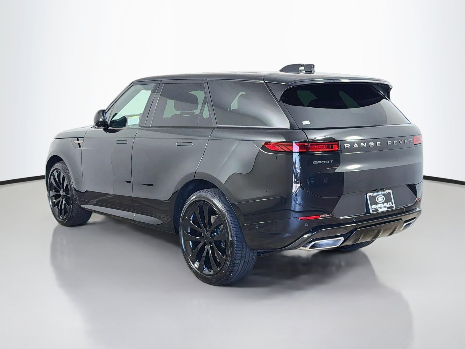 New 2027 Santorini Black LAND ROVER Dynamic SE P400 image 3