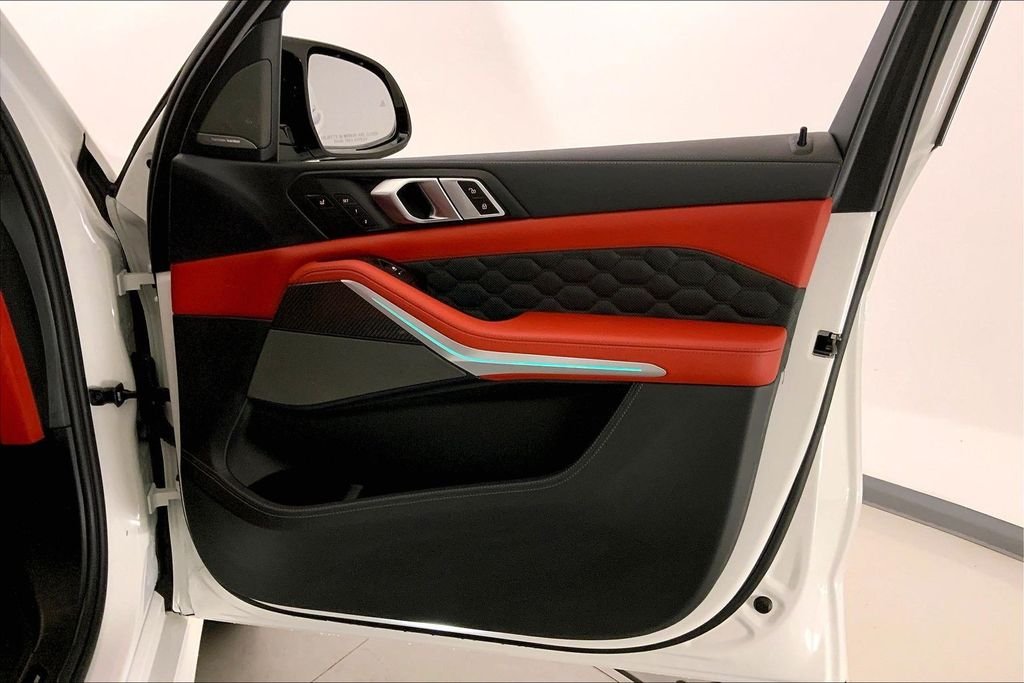 Used 2022 Alpine White BMW  image 25
