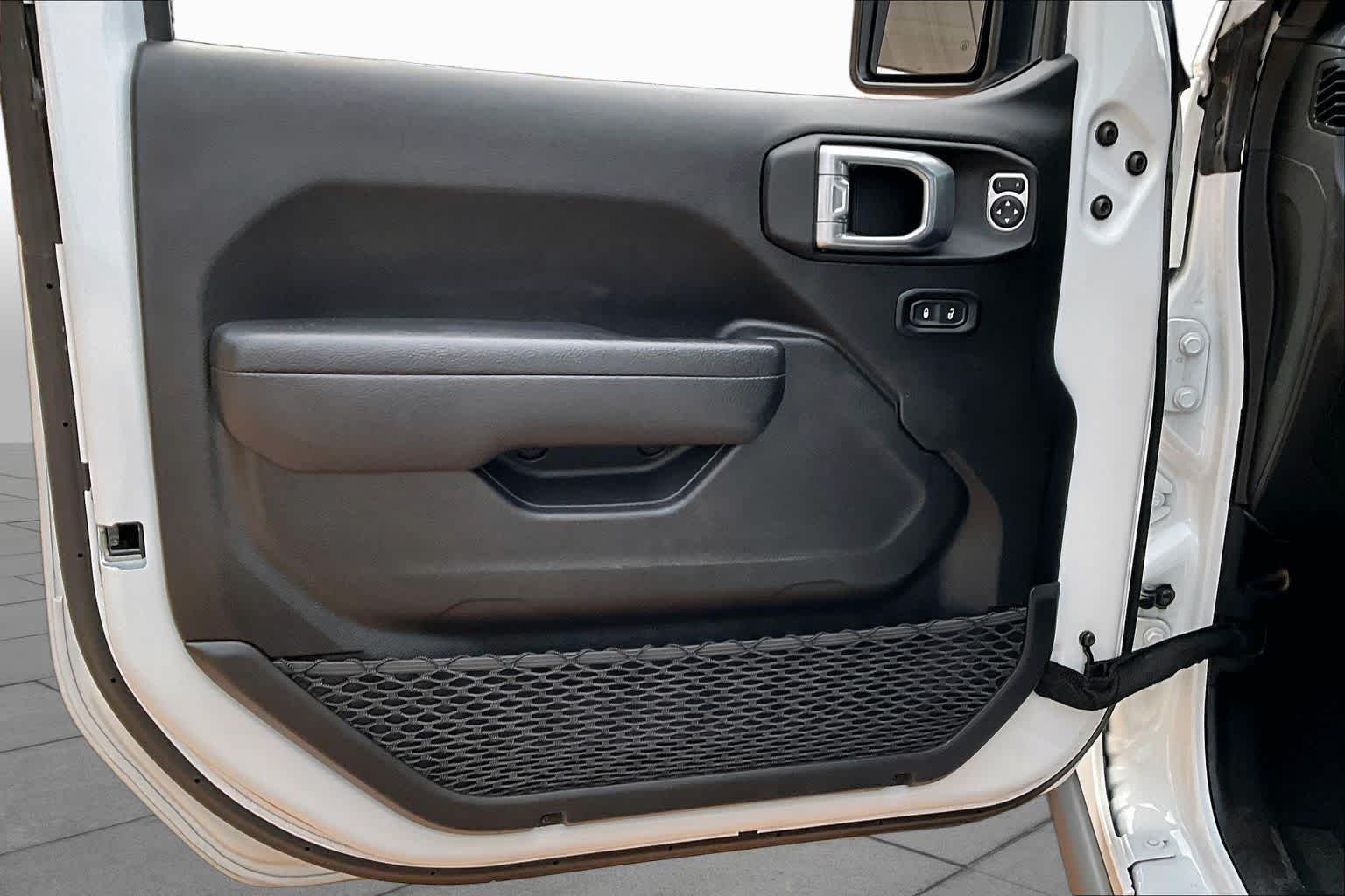 Used 2022 Bright White Clearcoat Jeep Unlimited Rubicon image 20