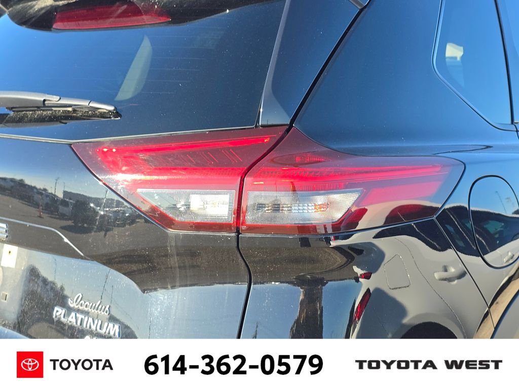 Used 2021 Black Nissan Platinum image 9