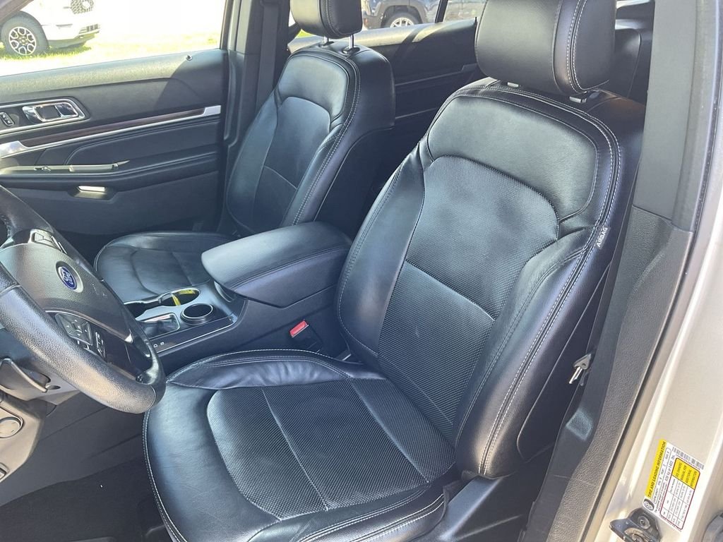 Used 2017 Silver Ford Limited image 11