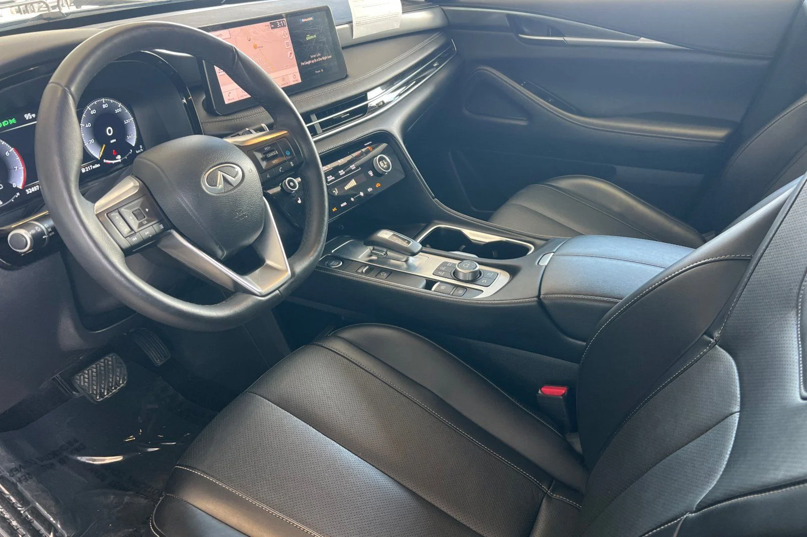 Used 2025 Gray INFINITI LUXE image 7