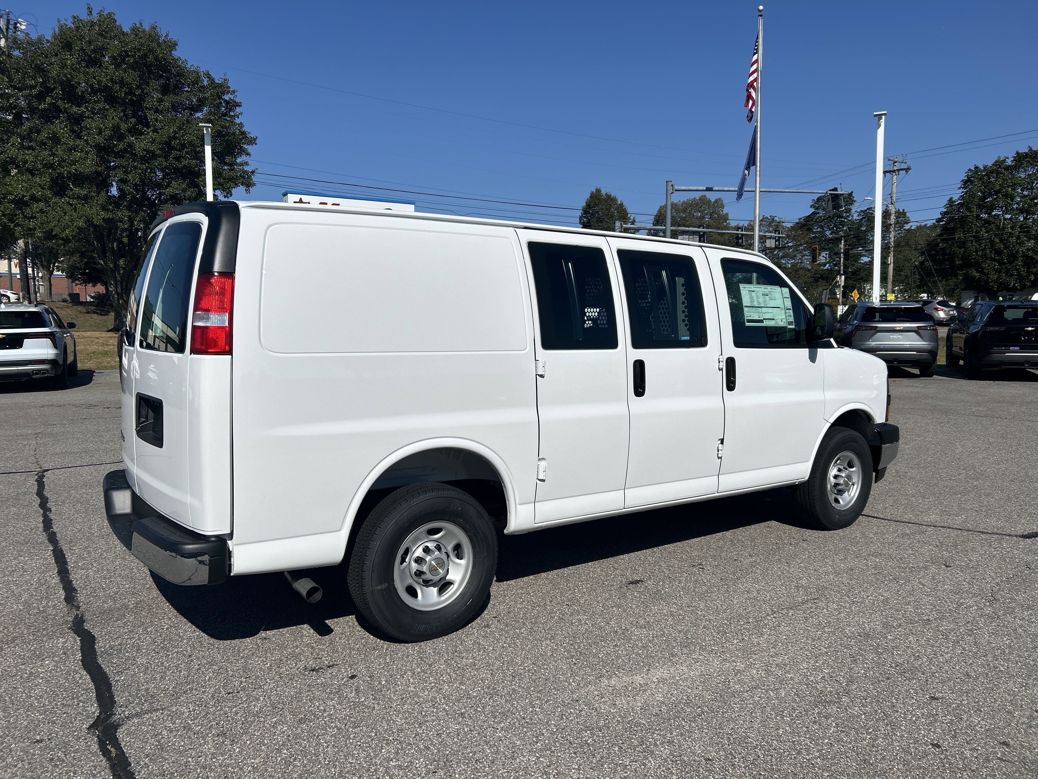 New 2025 Summit White Chevrolet WT image 2