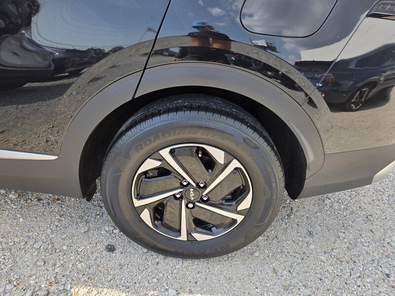 Used 2023 Black Kia LX image 25
