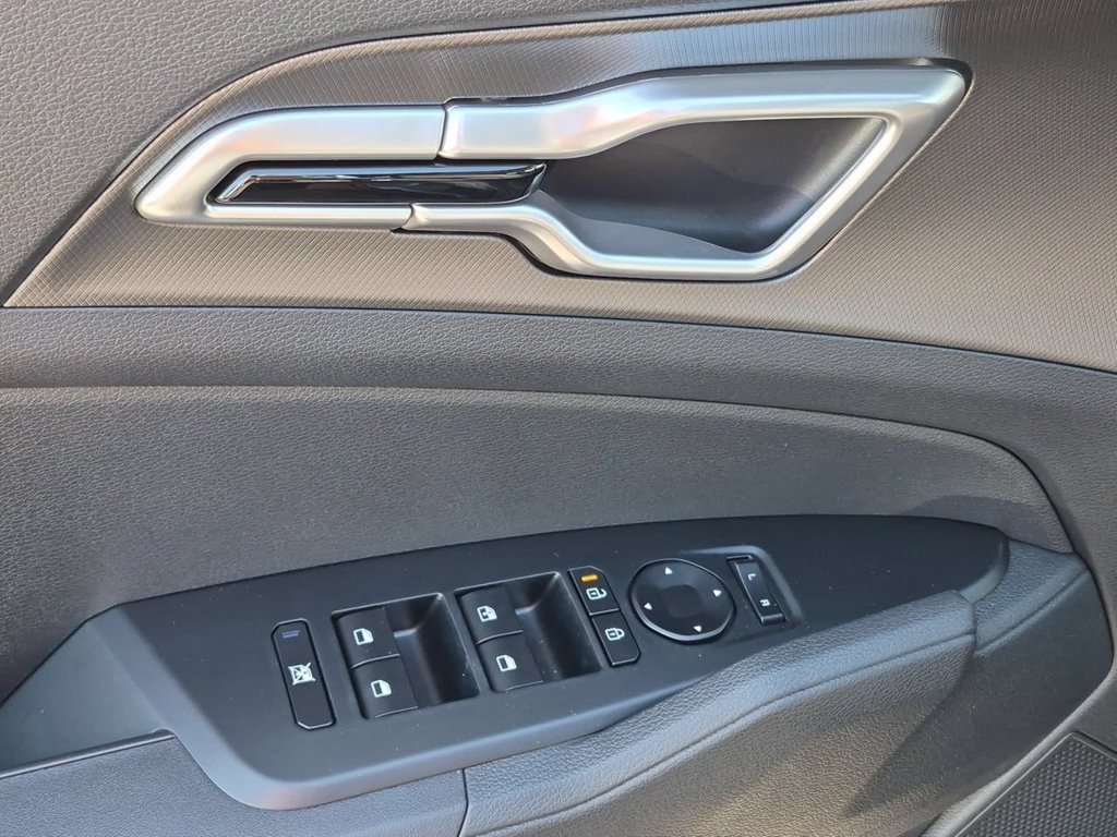 New 2027 Fusion Black Kia S image 23