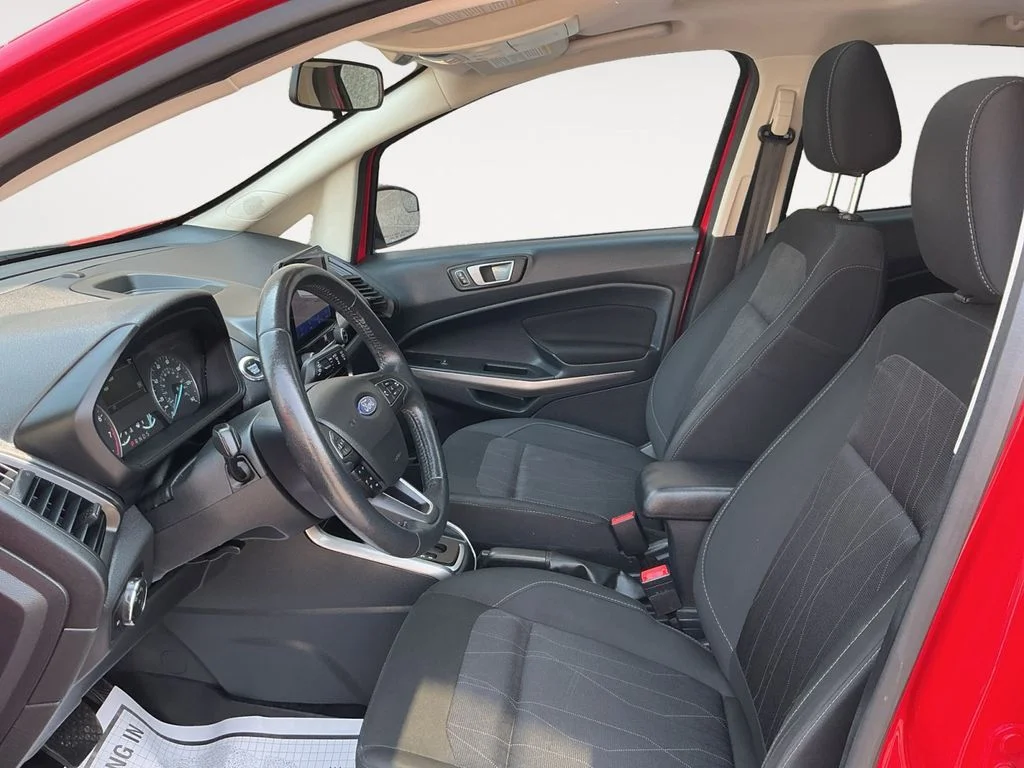 Used 2020 Red Ford SE image 11