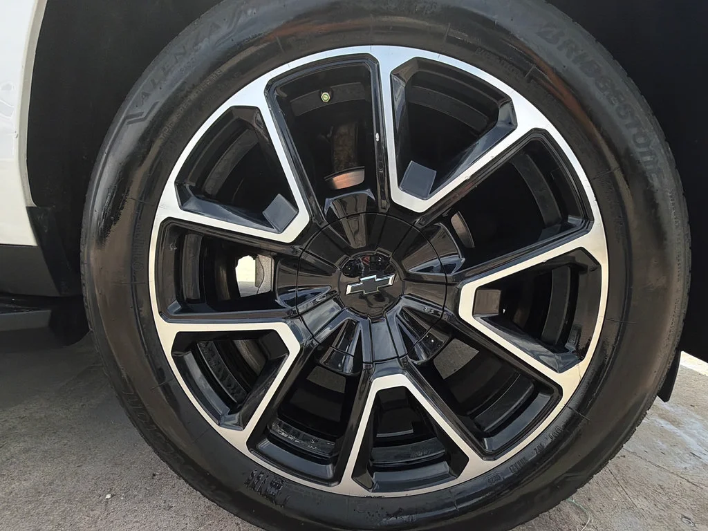 Used 2025 Iridescent Pearl Tricoat Chevrolet RST image 44