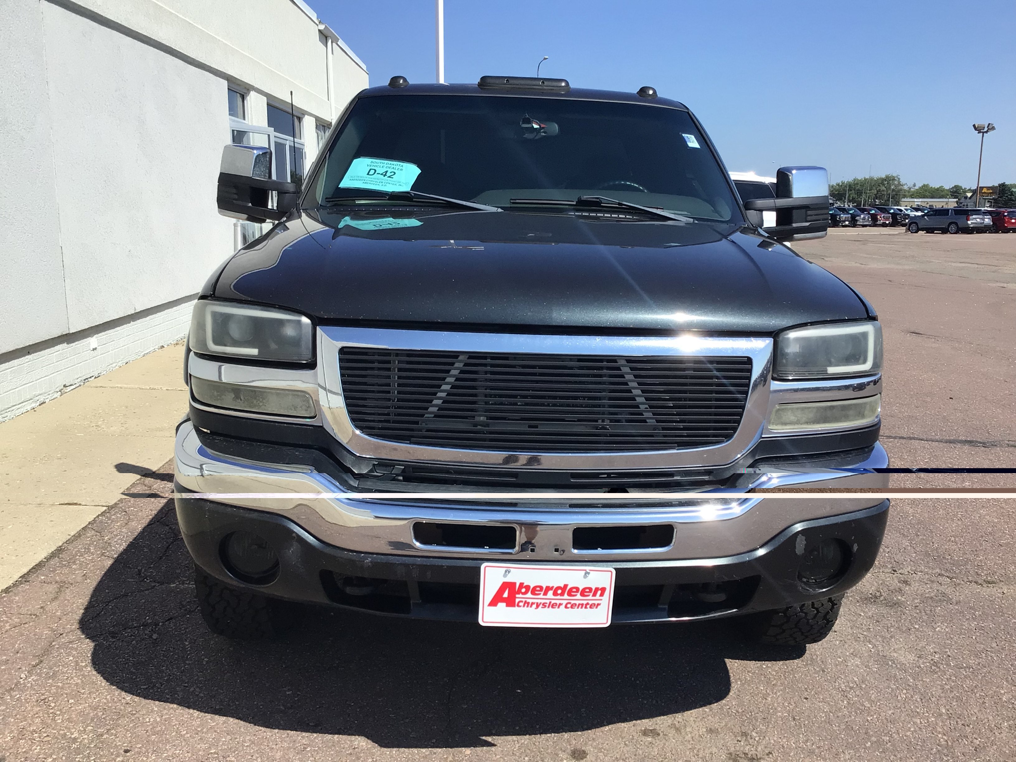 Used 2004 Black GMC SLE image 3