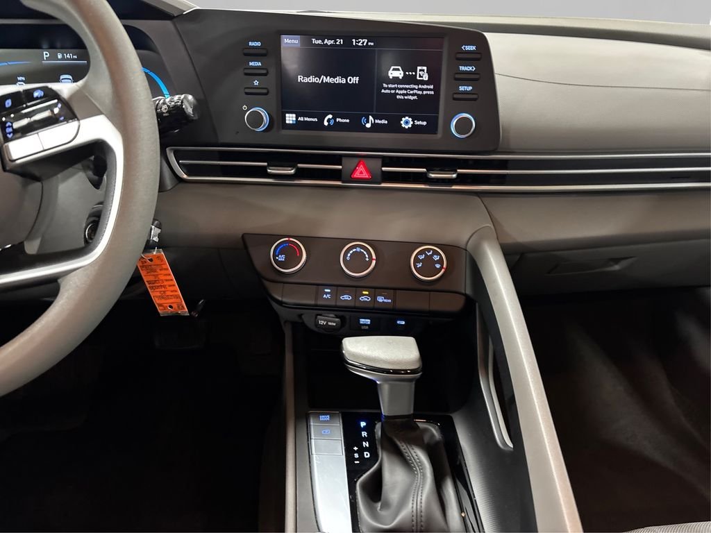 Certified Used 2025 White Hyundai SE image 19