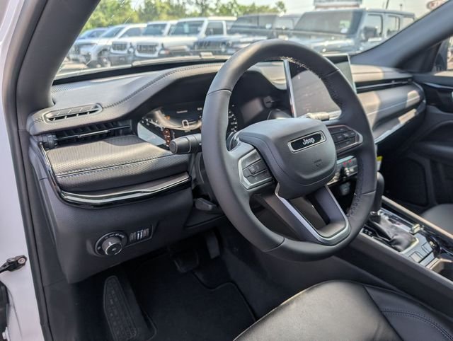 New 2026 Bright White Clearcoat Jeep Latitude image 32