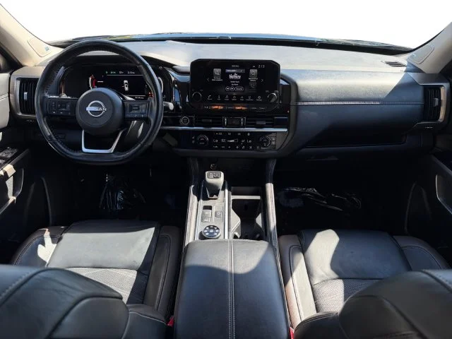 Used 2022 Black Nissan Platinum image 11