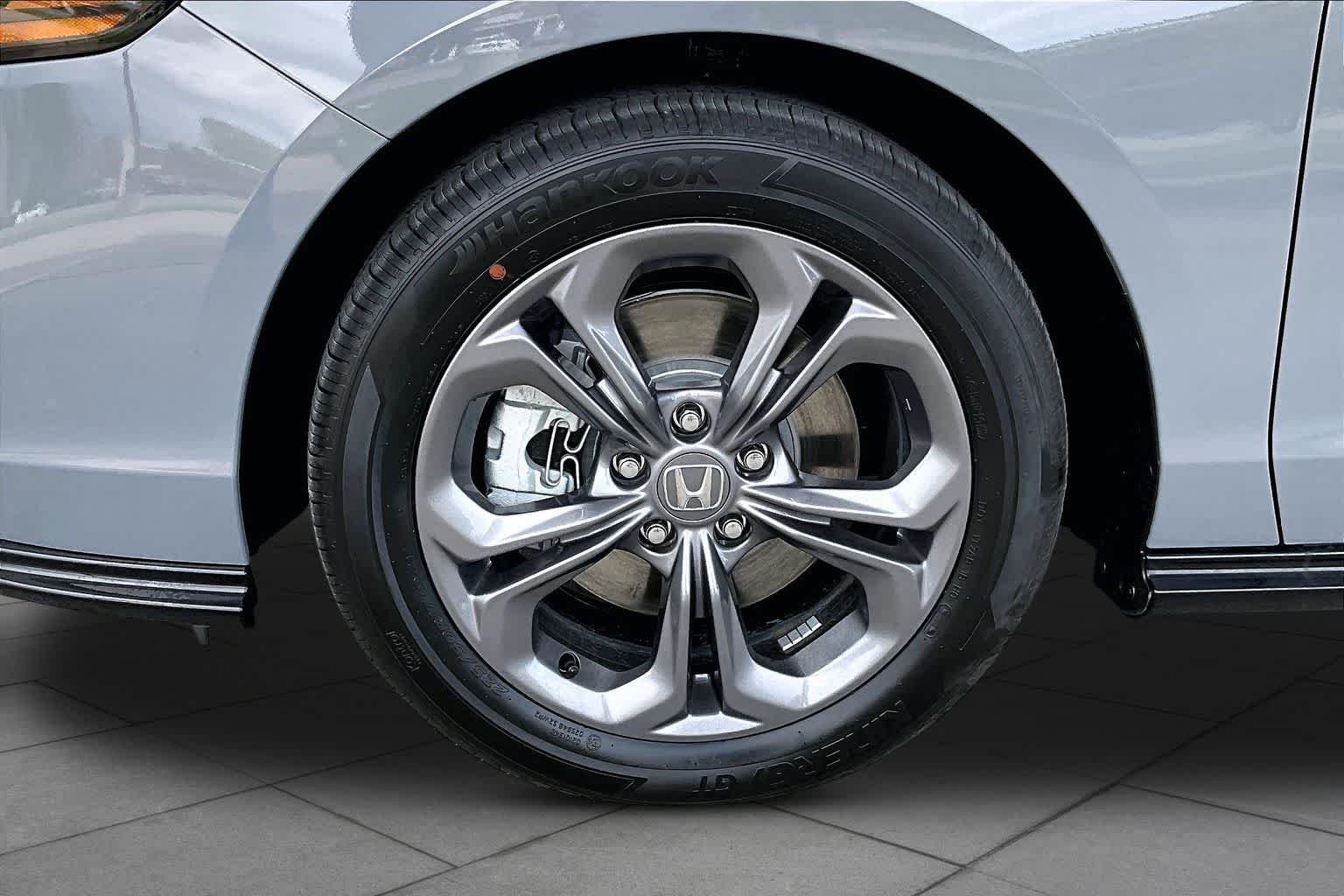 New 2026 Urban Gray Pearl Honda EX-L image 11