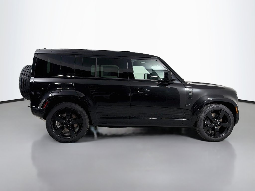 New 2026 Santorini Black Land Rover X-Dynamic SE image 4