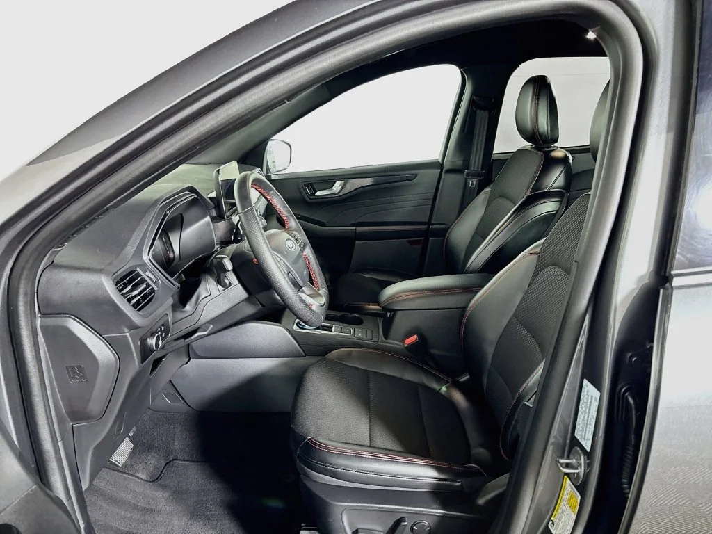 Used 2025 Gray Ford ST-Line image 11