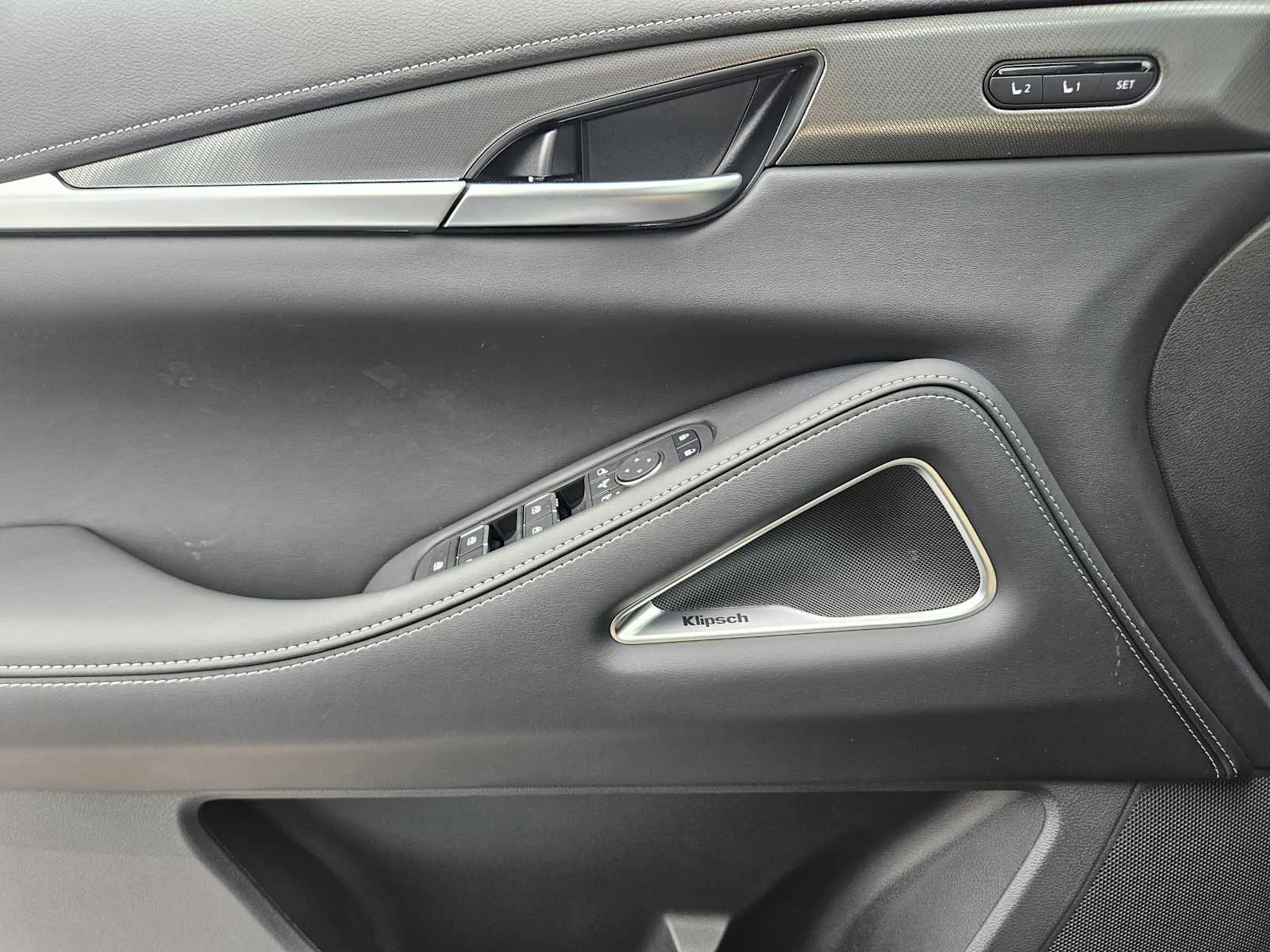New 2026 RADIANT WHITE INFINITI Luxe FWD image 17