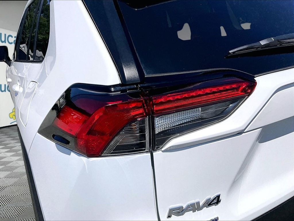 Used 2025 White Toyota XLE image 34