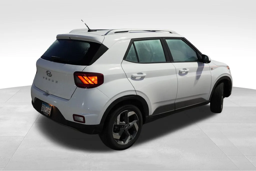 Used 2024 Lunar White Hyundai SEL image 3