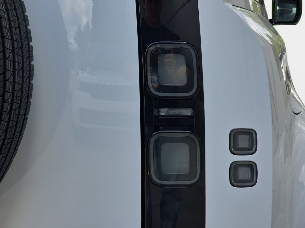 New 2026 Fuji White LAND ROVER S image 35