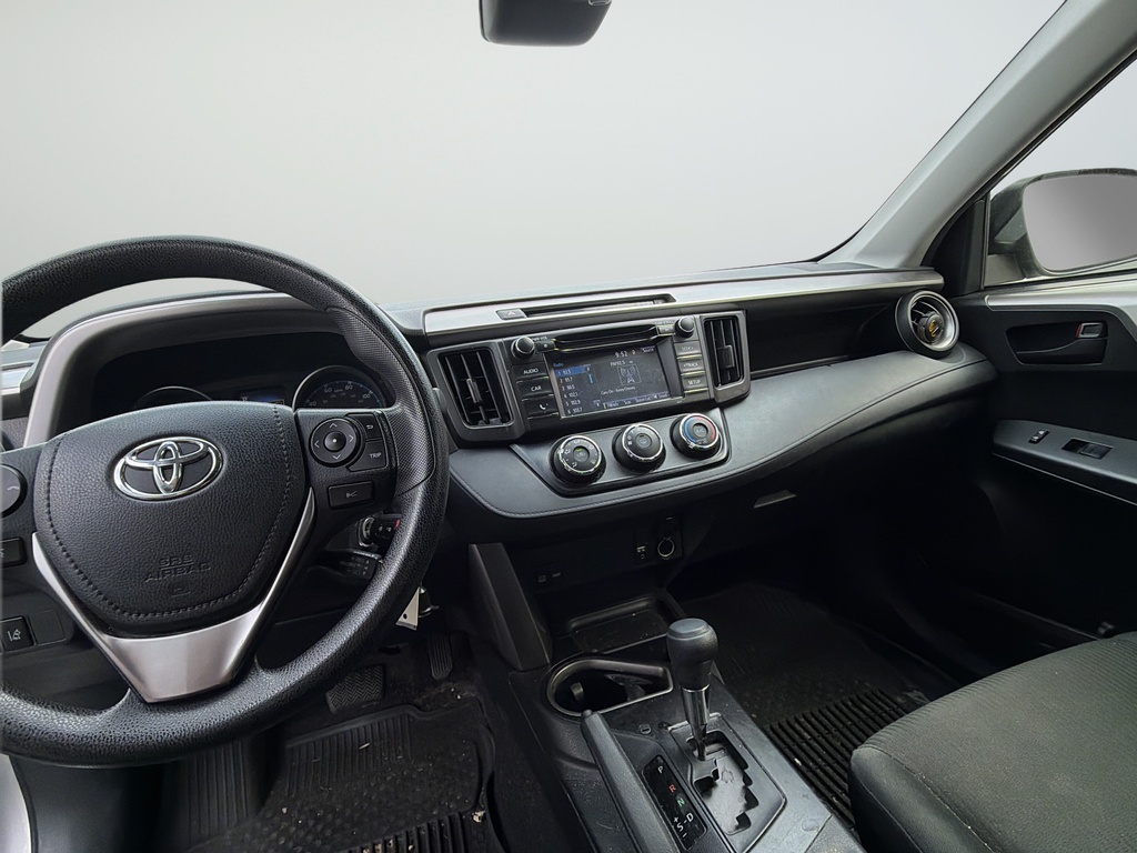 Used 2018 Silver Toyota LE image 11