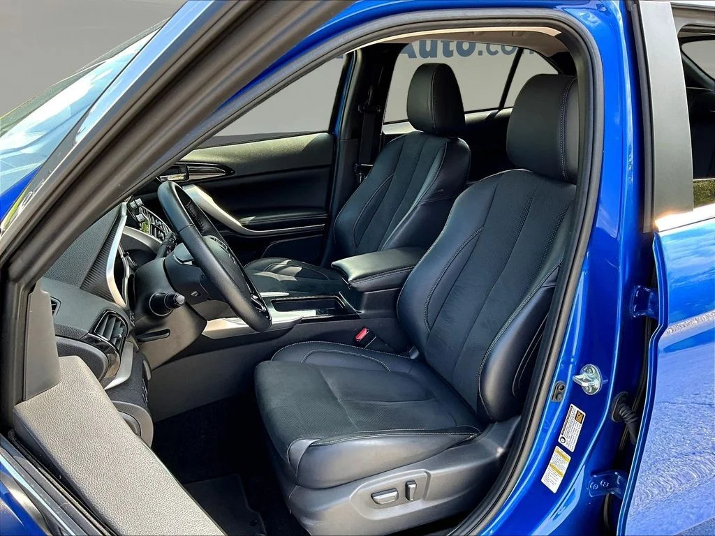 Used 2024 Blue Mitsubishi SE image 24