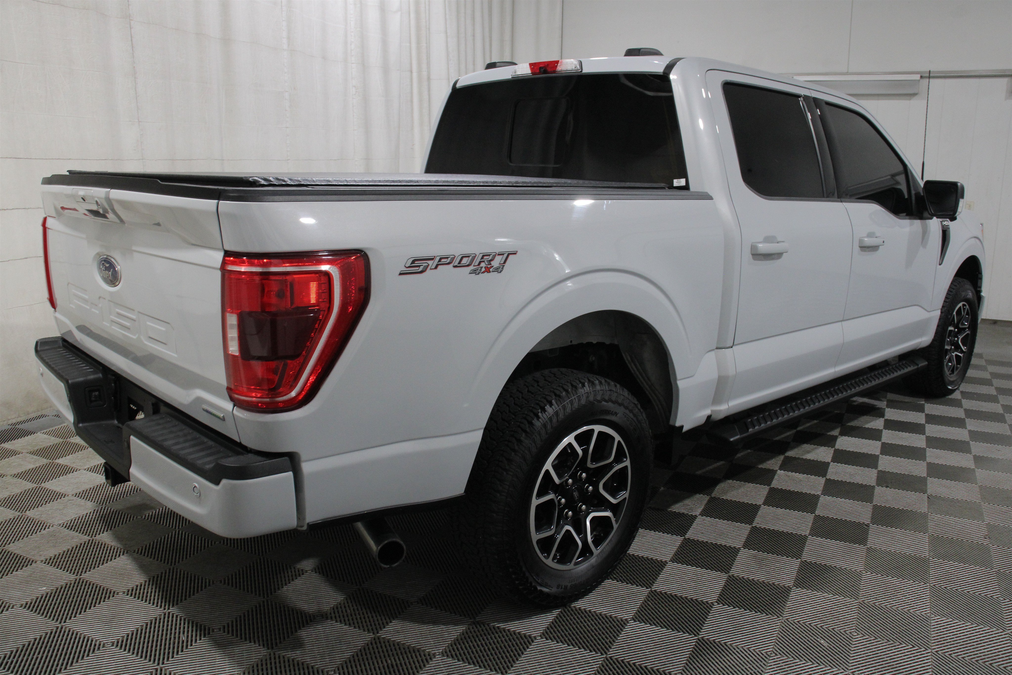 Used 2022 Space White Metallic Ford XLT image 32