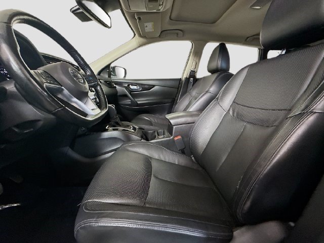 Used 2022 Gun Metallic Nissan SL image 18