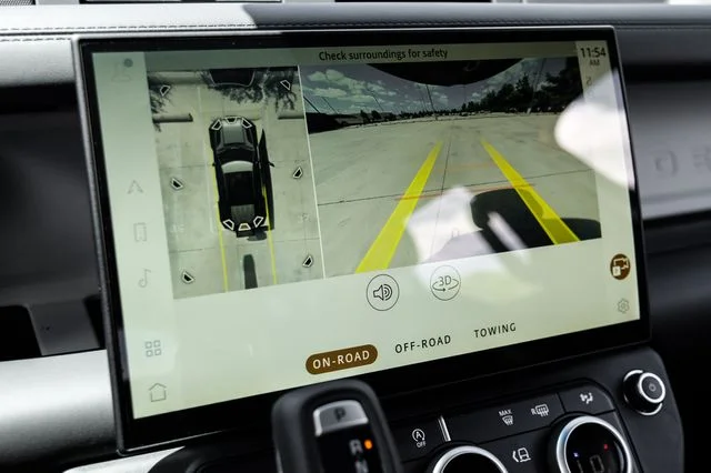 New 2026  Land Rover X-Dynamic SE image 28