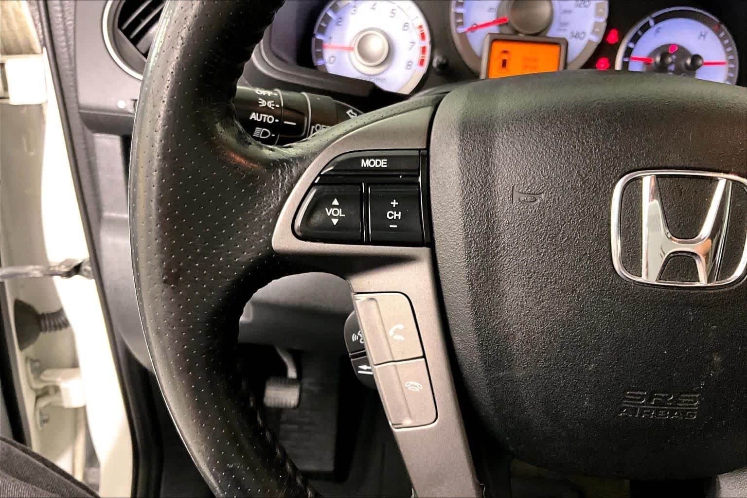 Used 2014 White Diamond Pearl Honda Touring image 23
