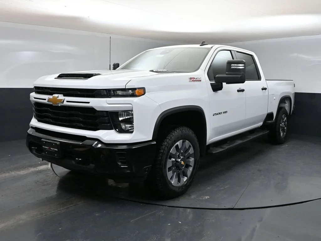 New 2026 Summit White Chevrolet Custom image 5