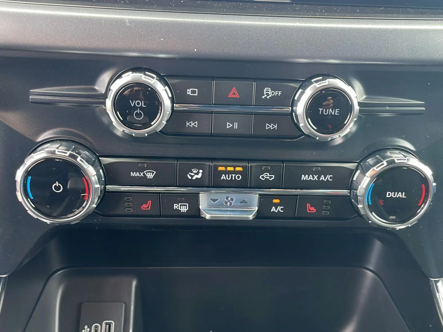 New 2026 Agate Black Metallic Ford XLT image 24