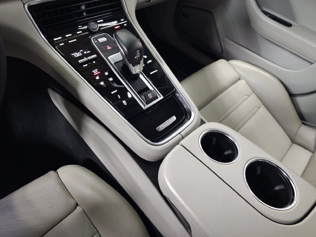Used 2022  Porsche 4S image 32