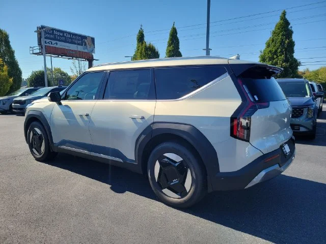 New 2026 Ivory Silver Kia Wind AWD image 6