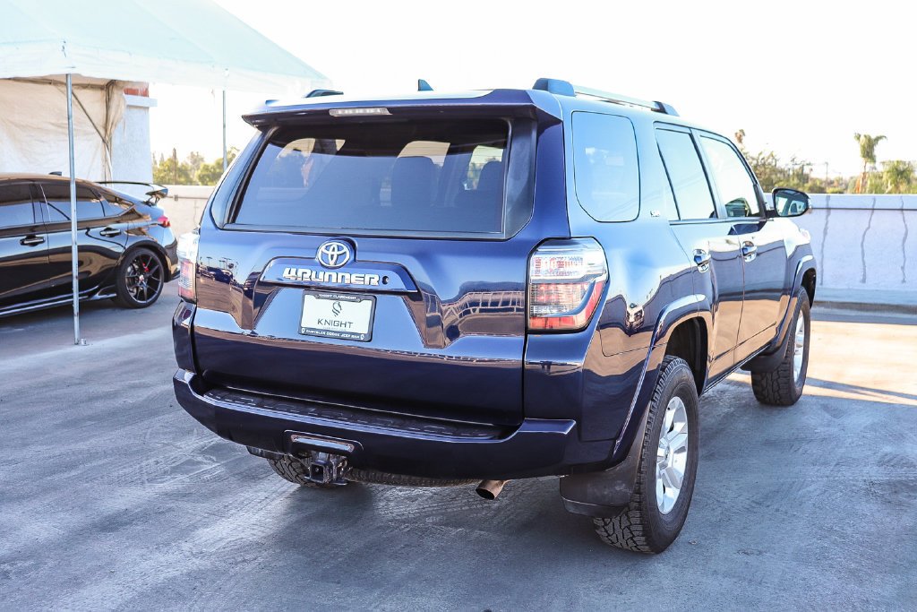 Used 2019 Nautical Blue Metallic Toyota SR5 Premium image 9
