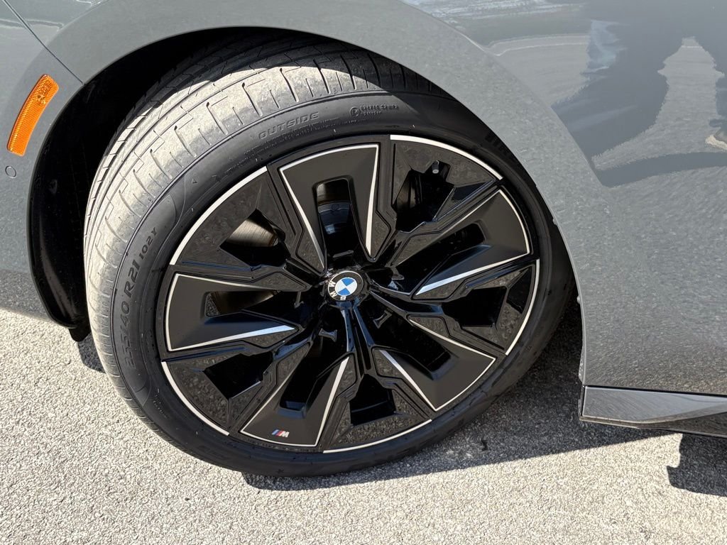 2025 BMW 7 Series 760i - Photo 7