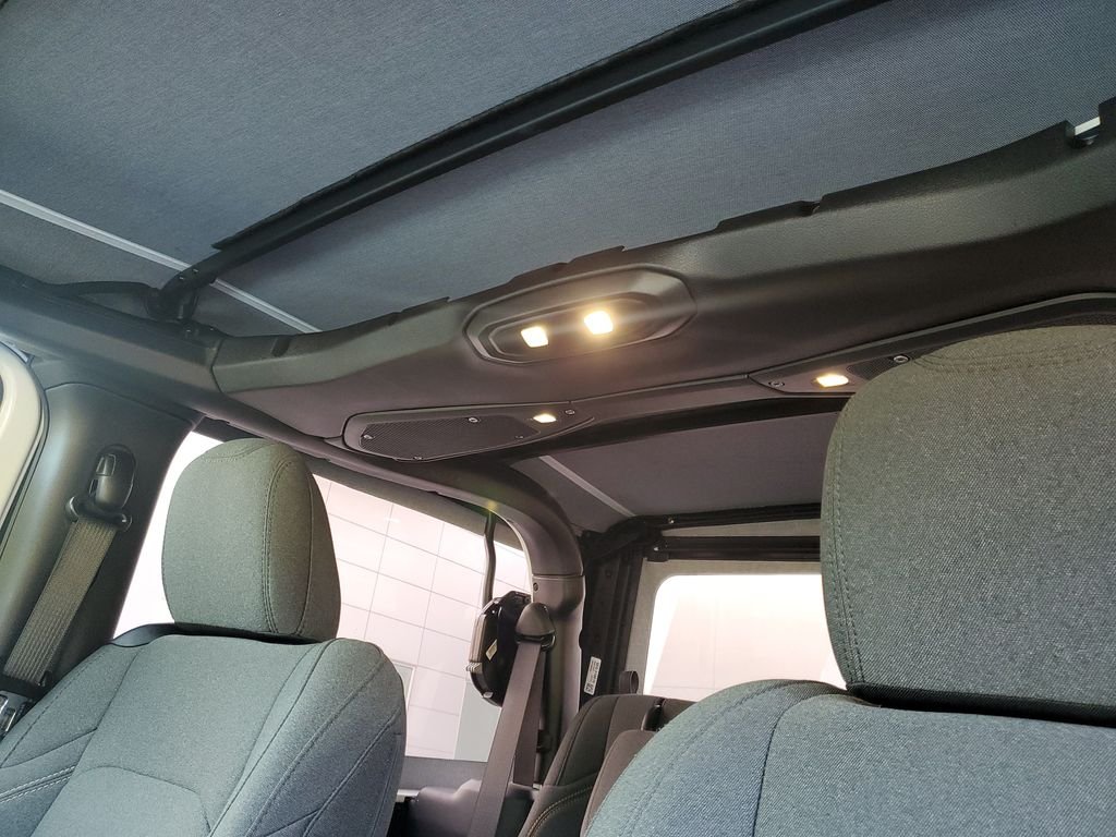 Used 2025 White Jeep Sport S image 8