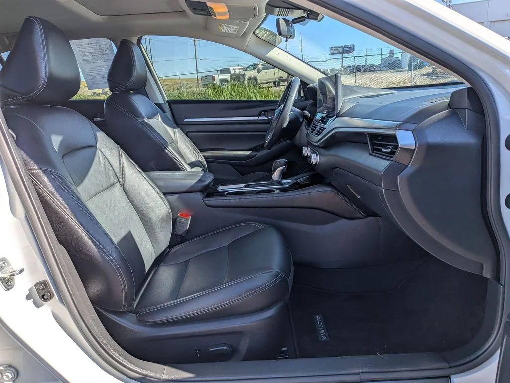 Used 2024 Pearl White Tricoat Nissan 2.5 SL image 23
