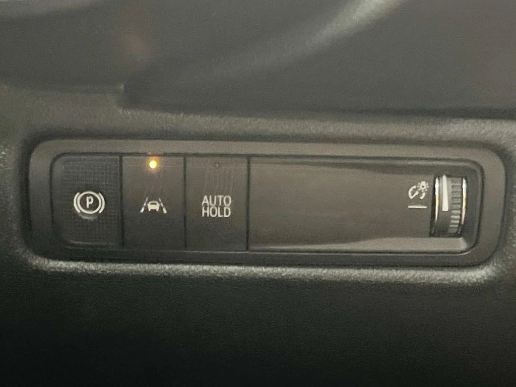 Used 2025 Summit White Chevrolet LT image 27