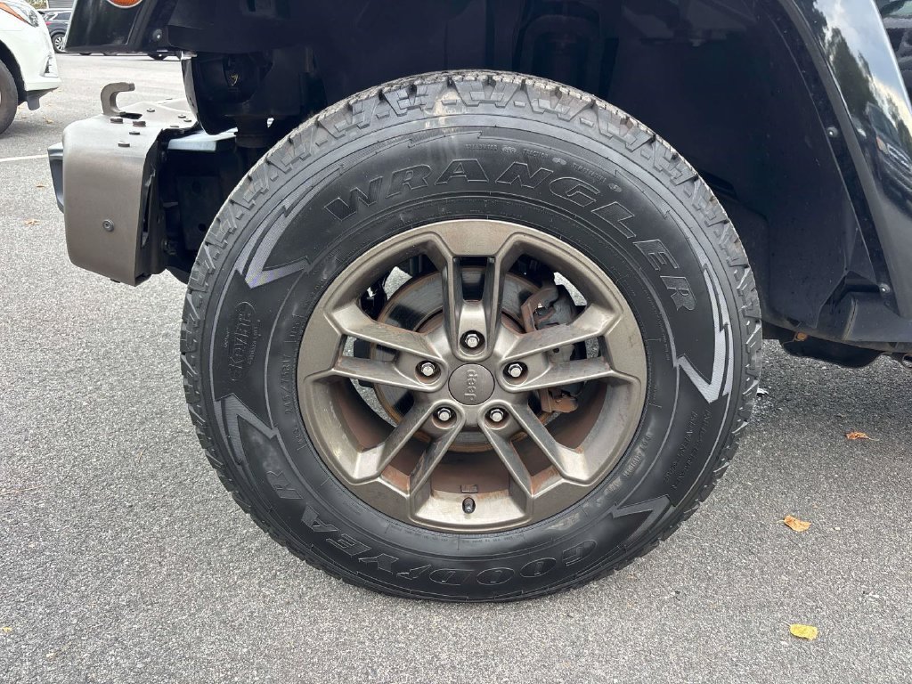 Used 2016 Black Jeep Unlimited Sahara image 29