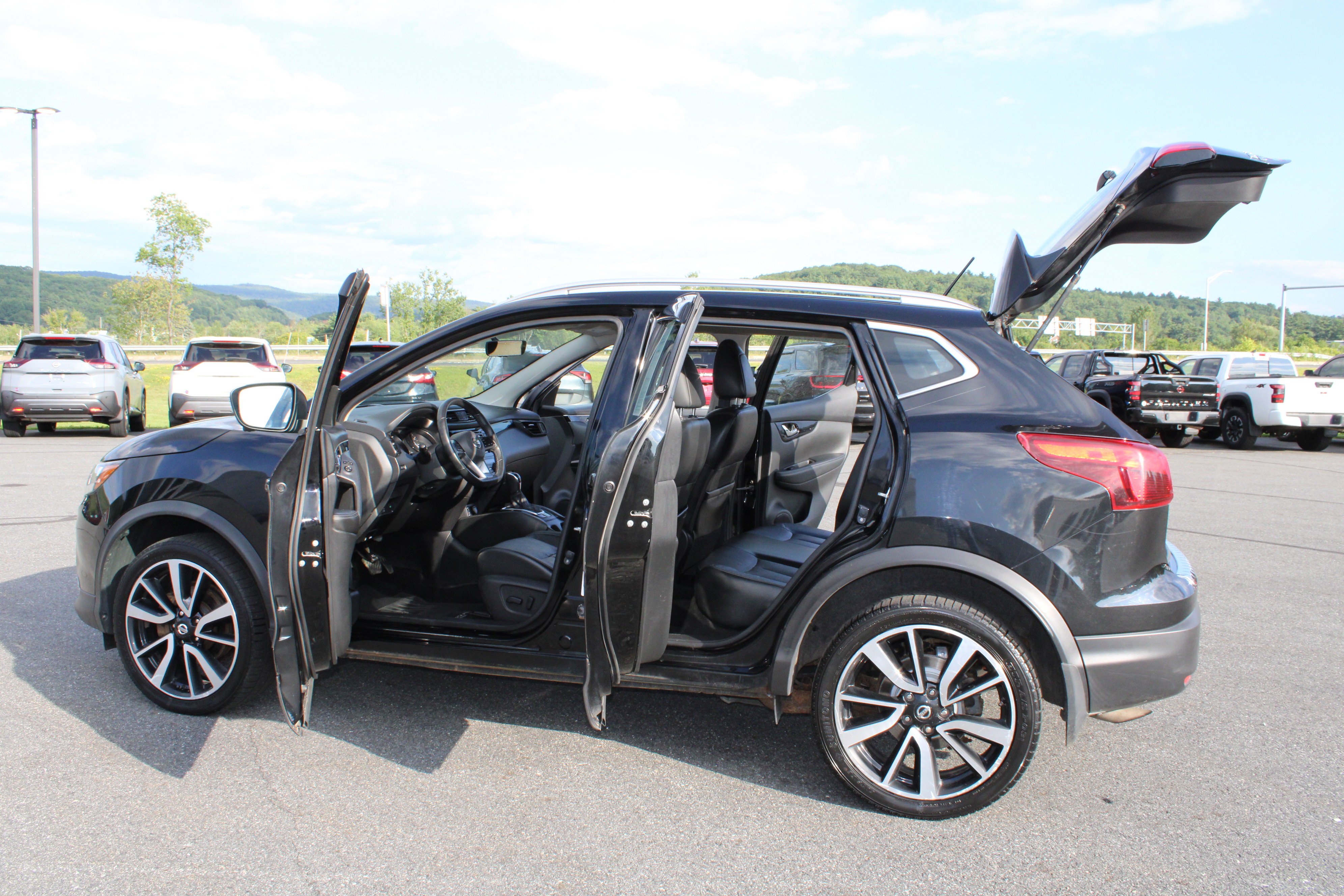 Used 2017 Magnetic Black Nissan SL image 14