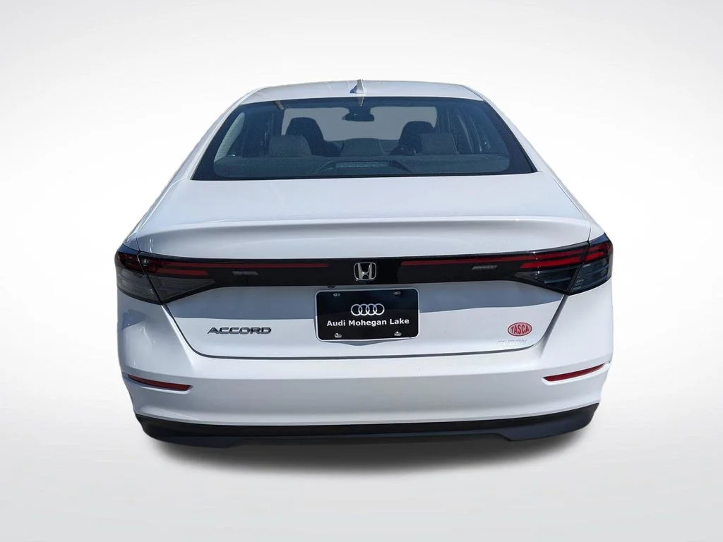 Used 2023 White Honda EX image 4